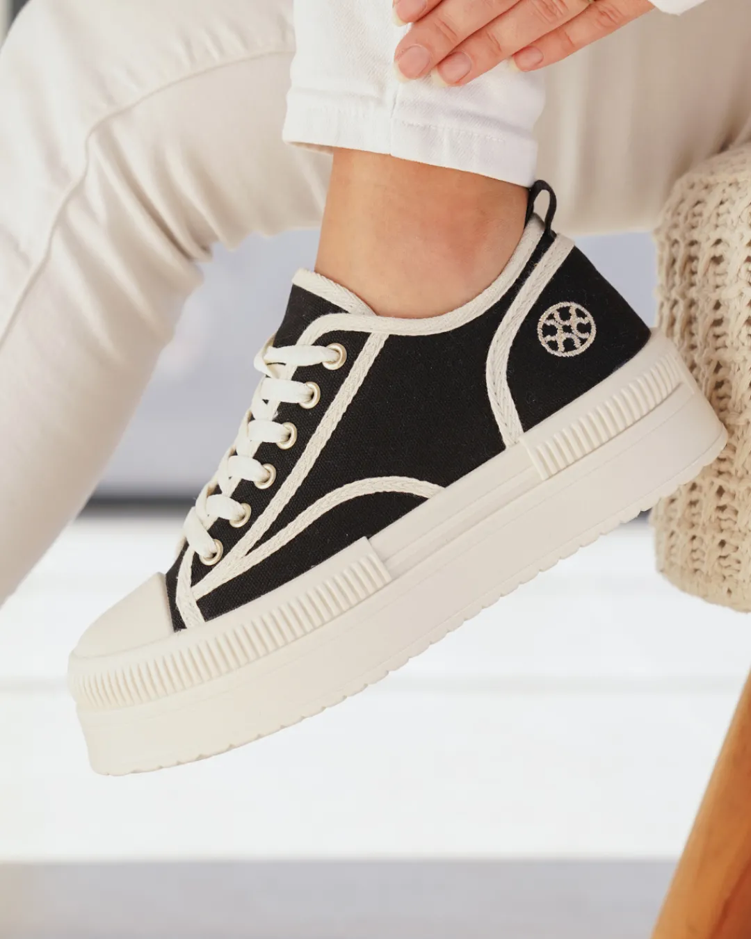 Hot Casual Mode Basket femme compensée e à lacets - Odette Noir