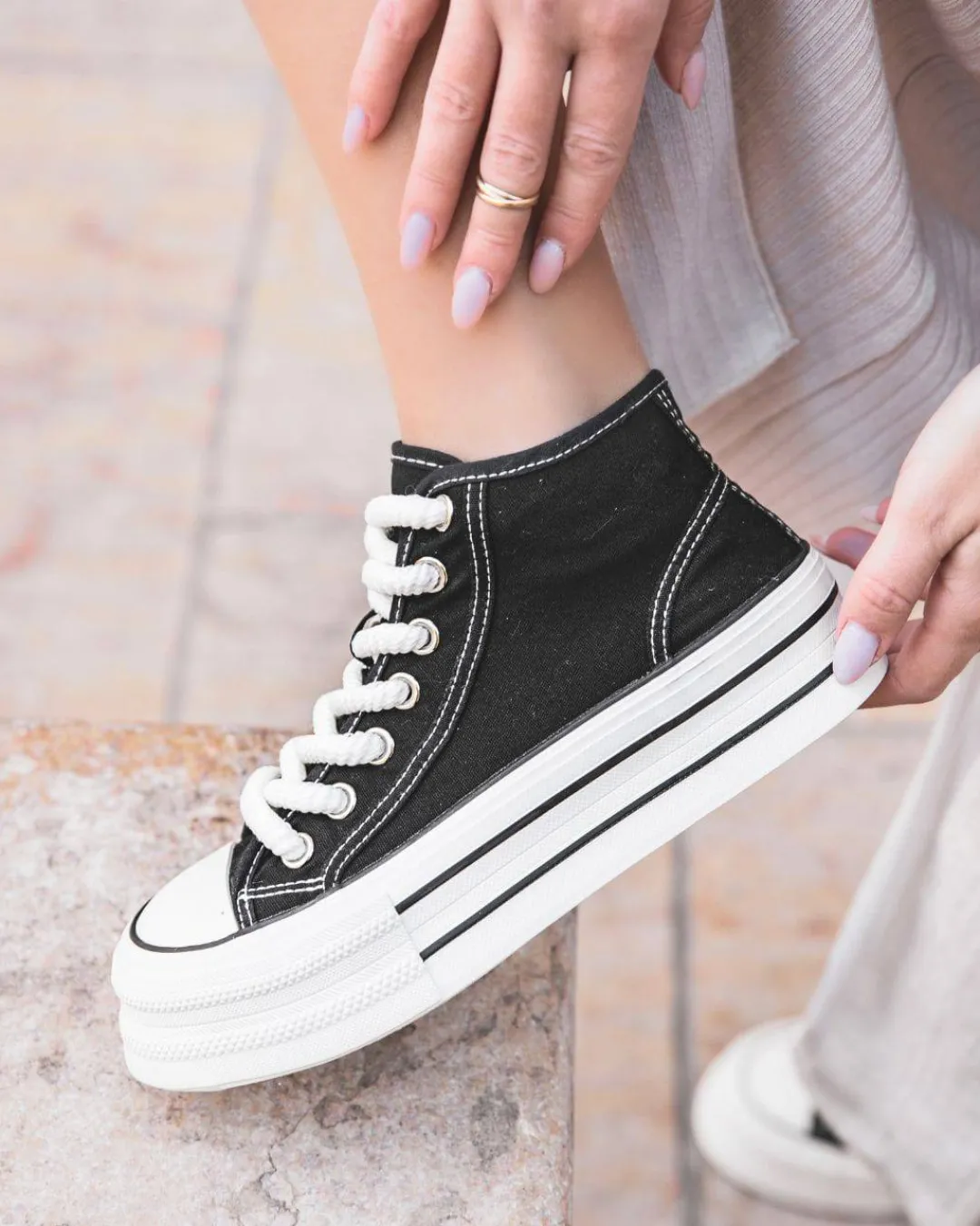 Sale Casual Mode Basket femme e montante en toile - Maeve Noir