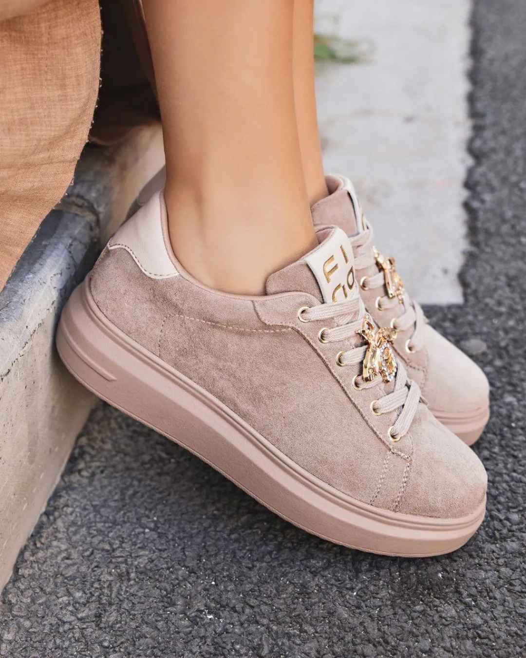 Fashion Casual Mode Basket femme taupe à lacets - Éléna Beige