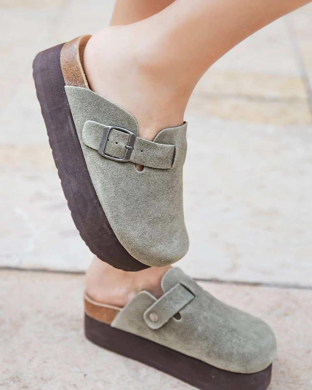 Online Casual Mode Sabots femme en CUIR avec boucle - Clara Kaki