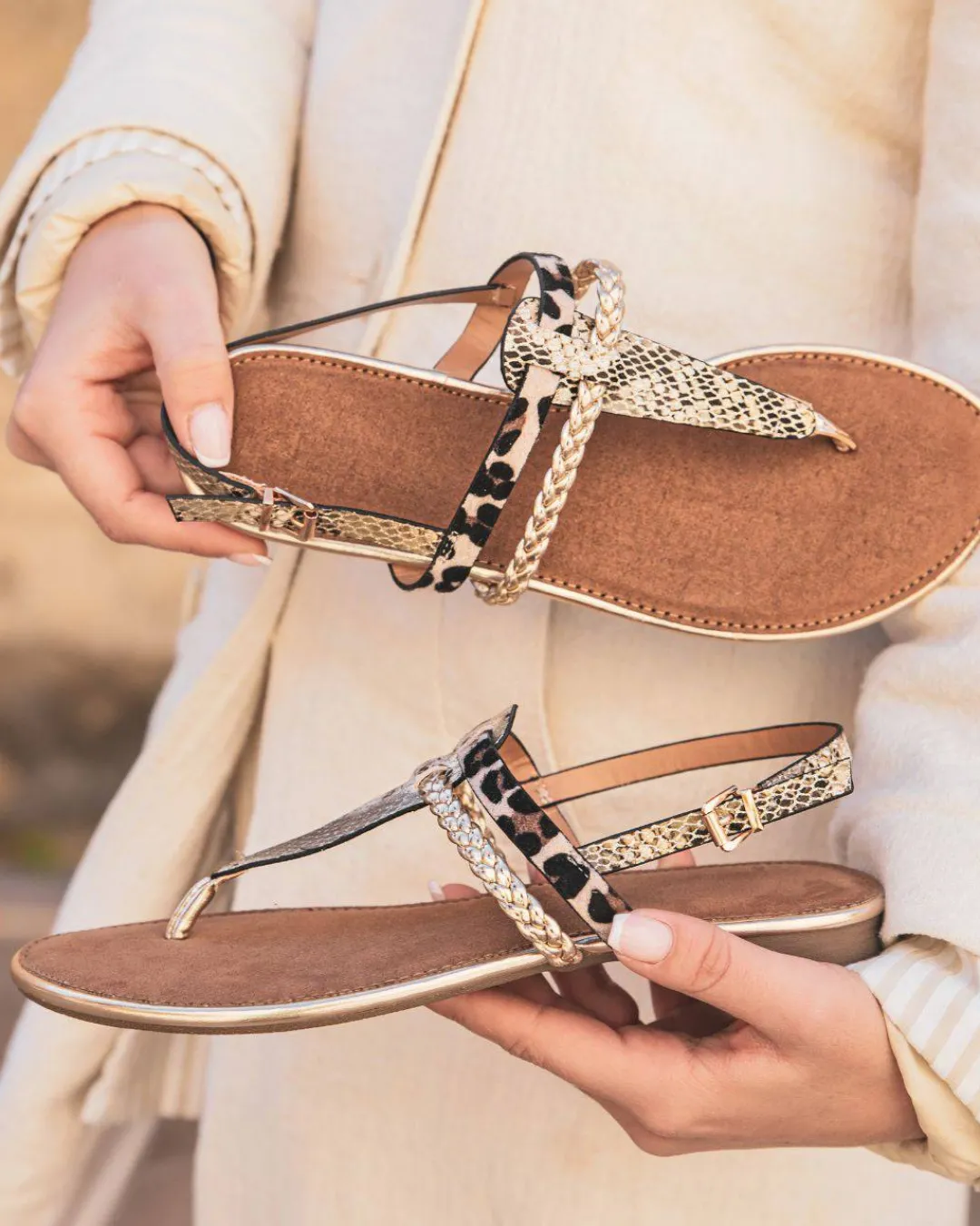 Best Casual Mode Sandale femme plate confort et doré - Lou Beige